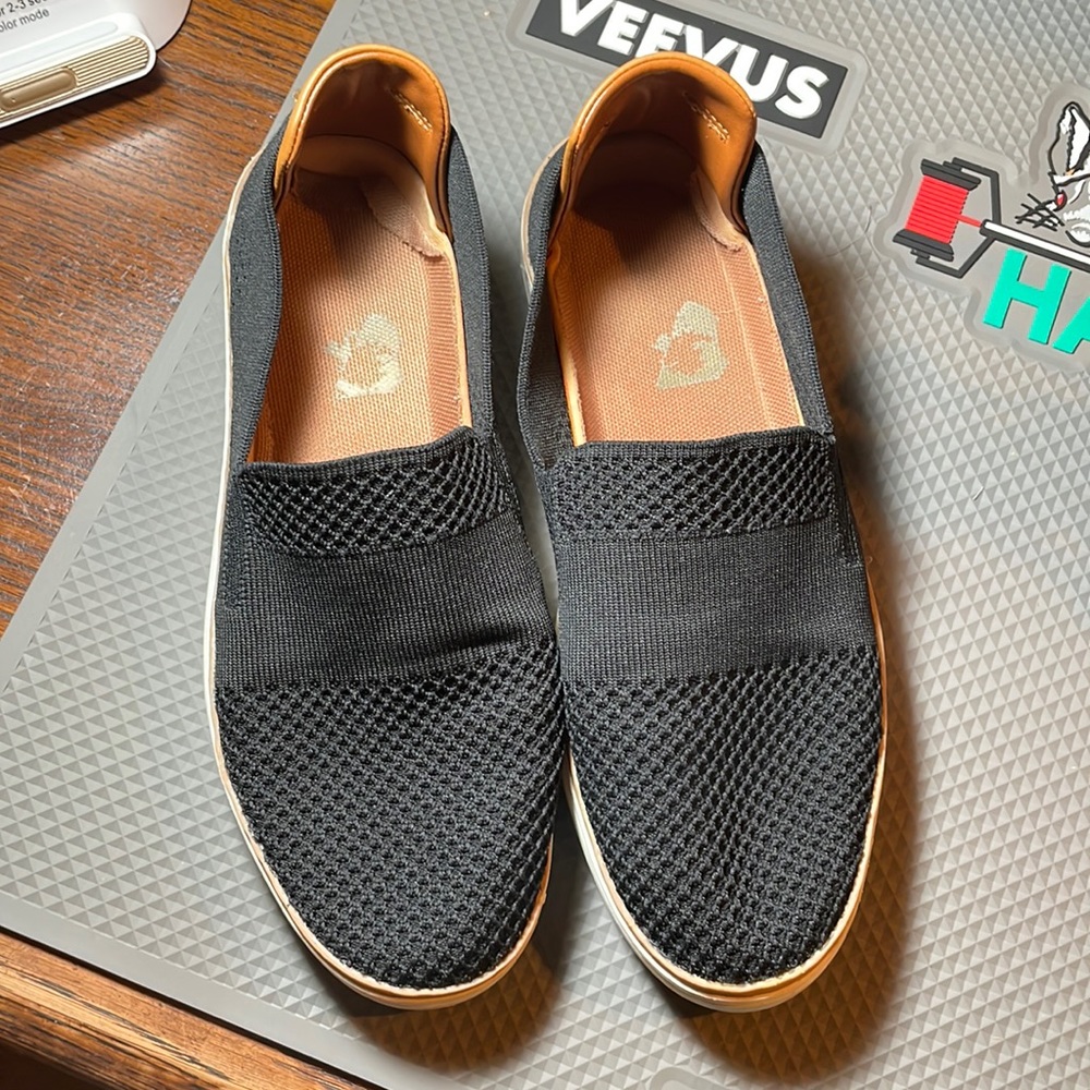 Vlado slip on women’s size 7 black shoes